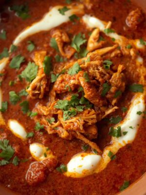 CHICKEN BHARTA dish chicken in short pieces . CHICKEN BHARTA